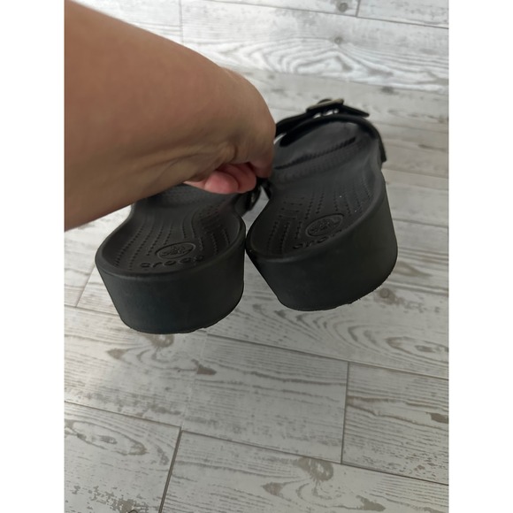 Crocs Women's Black Buckle Slide Sandals Comfort Casual Shoes Size 8 - Picture 3 of 8